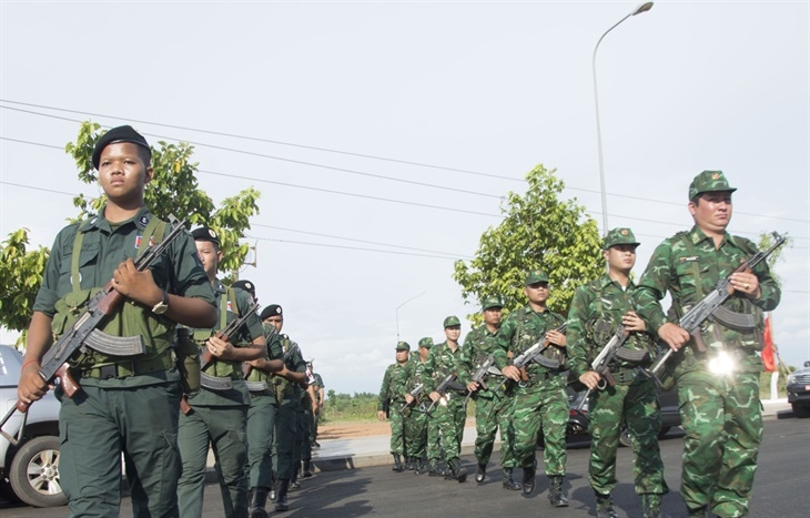 越柬两国联合巡逻部队组织训练演习，为执行交流计划任务做好准备。