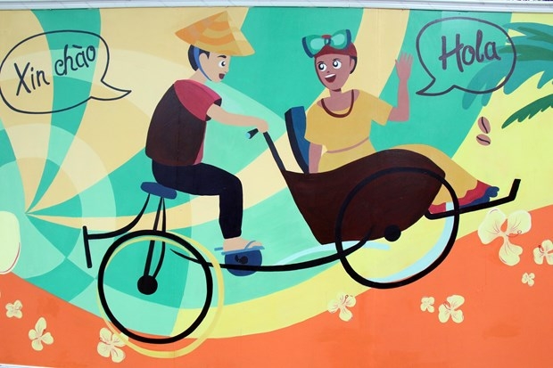 这幅画描述的内容是一名越南男孩骑着一辆三轮车带着一名古巴女孩，体现了越南人民的好客精神。