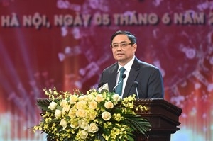 越南国家总理范明政承诺人民的生命和健康是最首要、优先、重要的事情;同时努力保持生产经营，进一步促进社会经济发展
