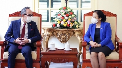 阮芳娥主席会见泰国驻越南大使馆大使尼科恩代•巴兰库拉先生