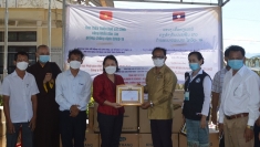 顺华省友好联合会帮助老挝SeKong、Salavan两省提供防控疫情医疗物资
