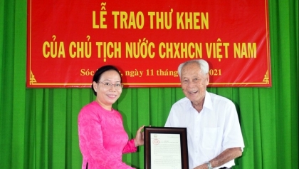 一位98岁高龄华侨老人获国家主席表扬