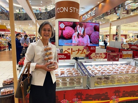 向日本消费者推广越南荔枝和其他水果。