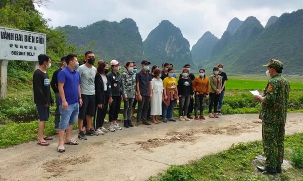 越南高平省发现30名工人从中国边境非法入境