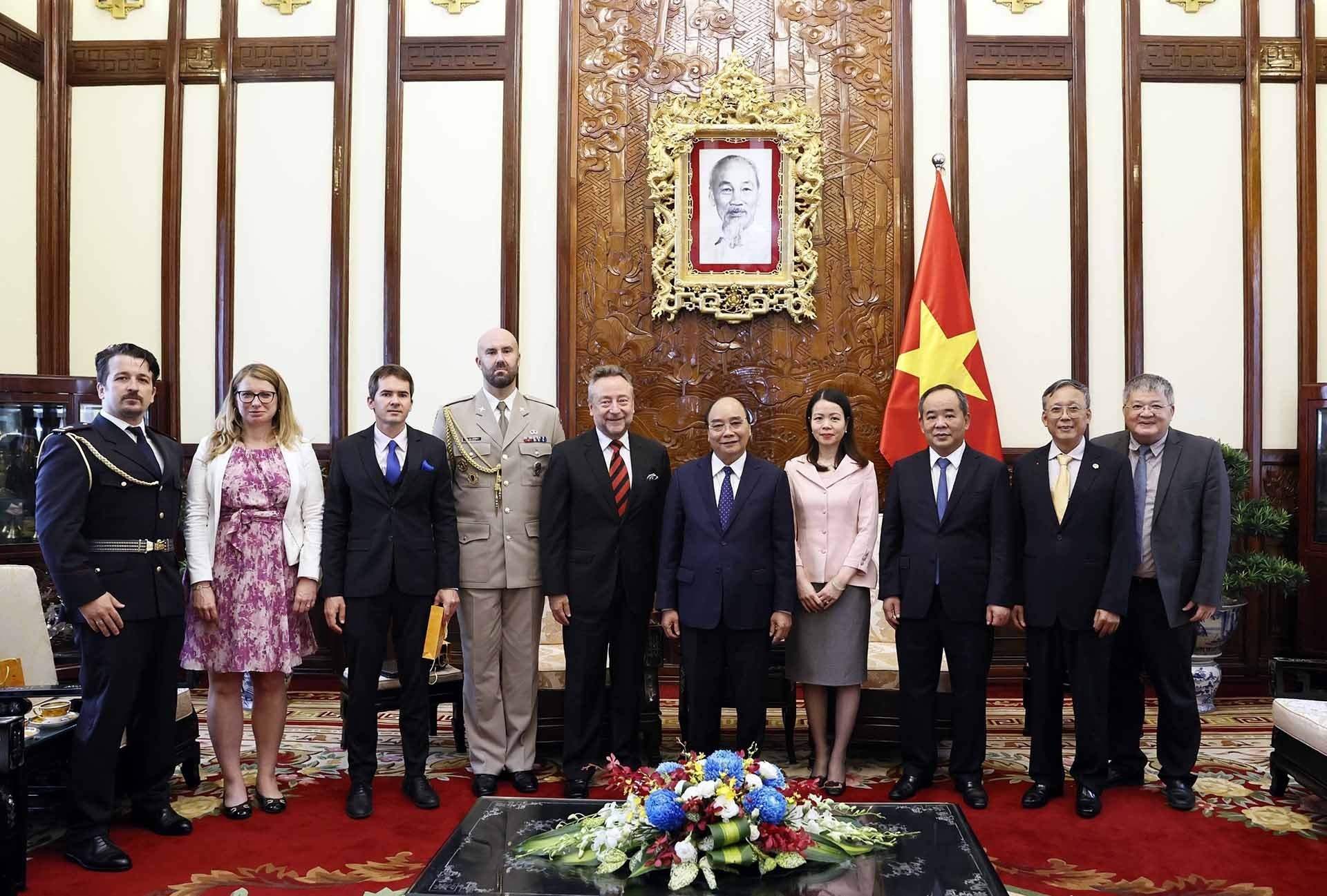 越南国家主席阮春福会见离任前来辞行拜会的各国驻越大使。