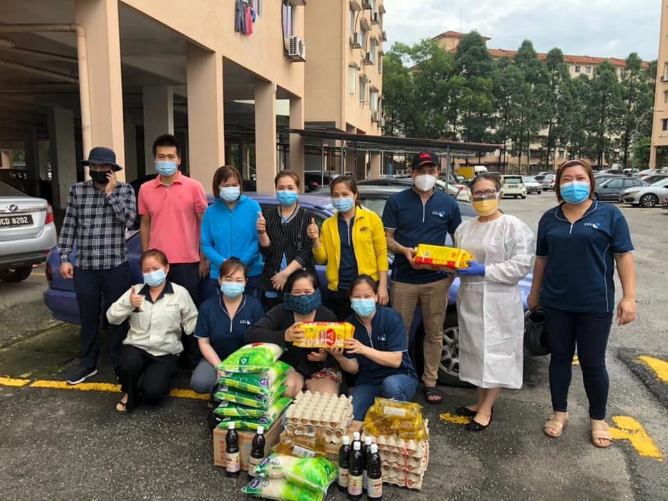 越南驻马来西亚妇女协会刚刚与越南驻马来西亚大使馆合作，向旅居马来西亚遇到困难的越南人赠送了近70份援助礼物。