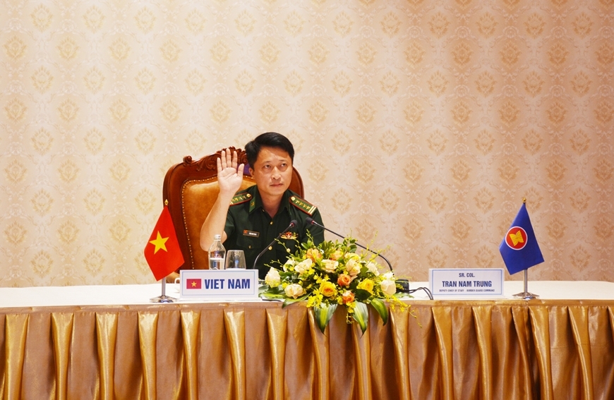 越南边防部队副参谋长陈南中大校率领越南代表团出席研讨会。