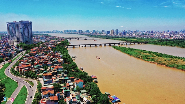 章阳桥和龙边桥地区的红河。红河全长1149公里，发源于中国，流经越南，注入东海。流经越南河段510公里。