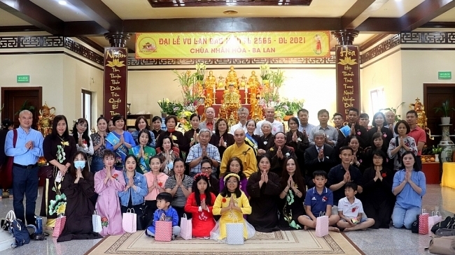 旅居波兰的越南社区隆重举行盂兰节大典
