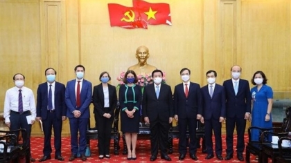 阮春胜同志会见澳大利亚驻越南大使罗宾·穆迪
