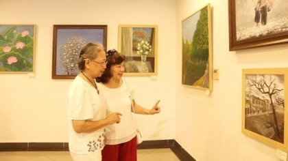 “稚嫩画笔”画展开幕式