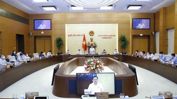 越南国会常委会第四次会议闭幕。