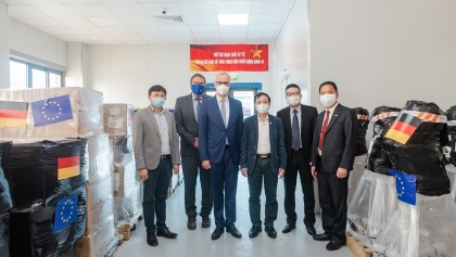 德国向越南捐赠价值210亿越南盾的呼吸机和氧气测量仪
