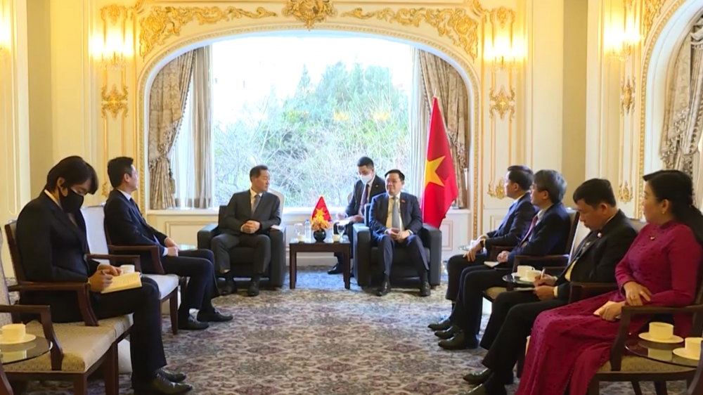 越南国会主席王廷惠会见韩国企业领导