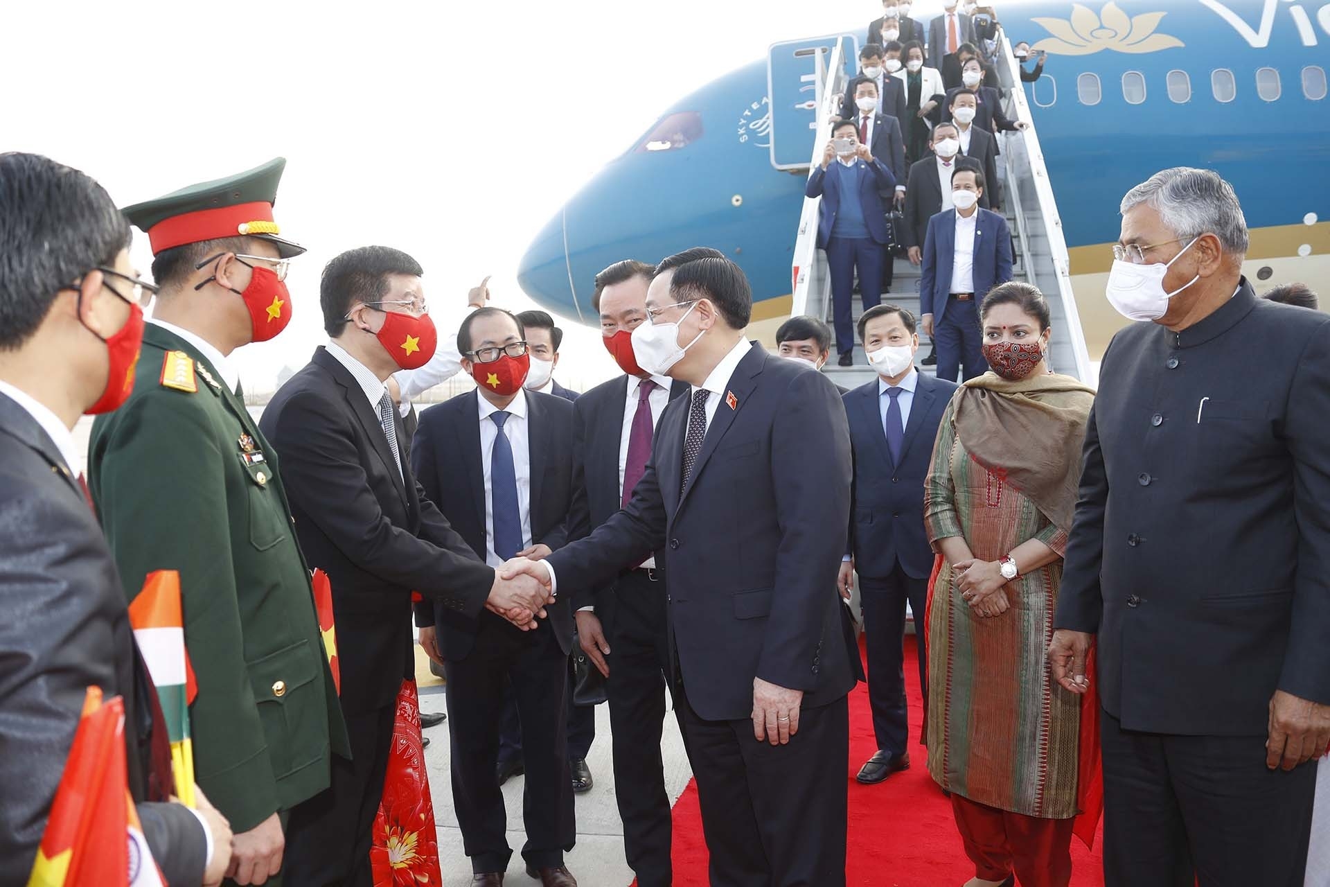 越南国会主席王庭惠抵达新德里，开始对印度进行正式访问。