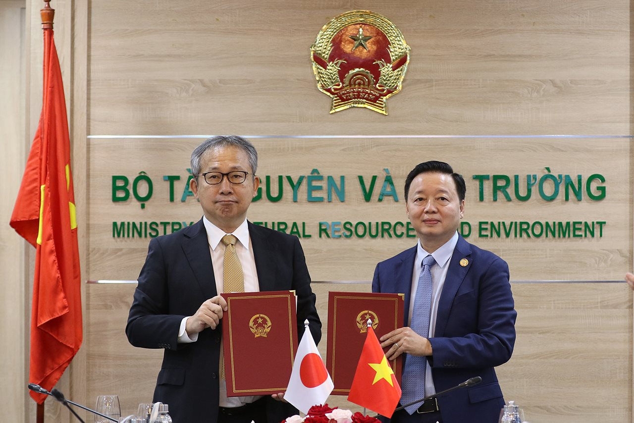 越南自然资源与环境部部长陈宏河和日本环境部部长Yamaguchi Tsuyoshi于2021年11月24日签署的《面向2050年实现碳中和的气候变化合作计划》中的活动。