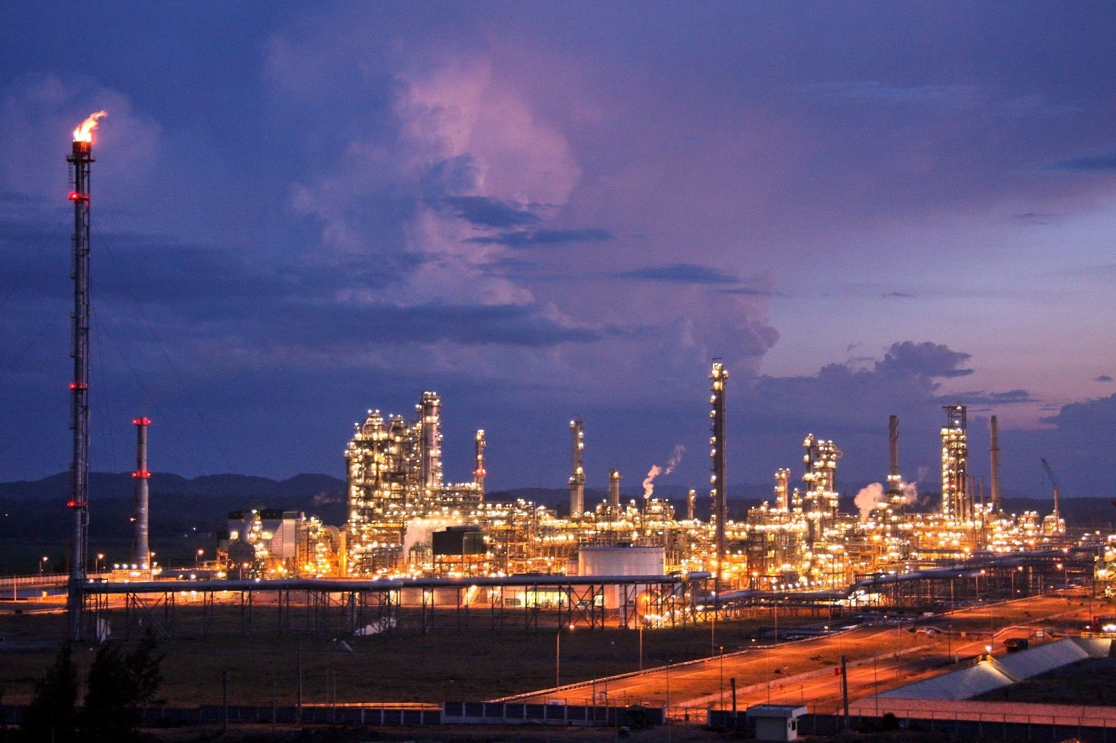 由BSR公司管理和运行的榕桔炼油厂。