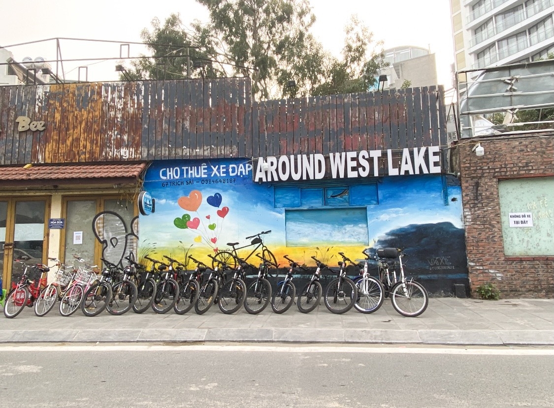 越南西湖周围的自行车租赁。