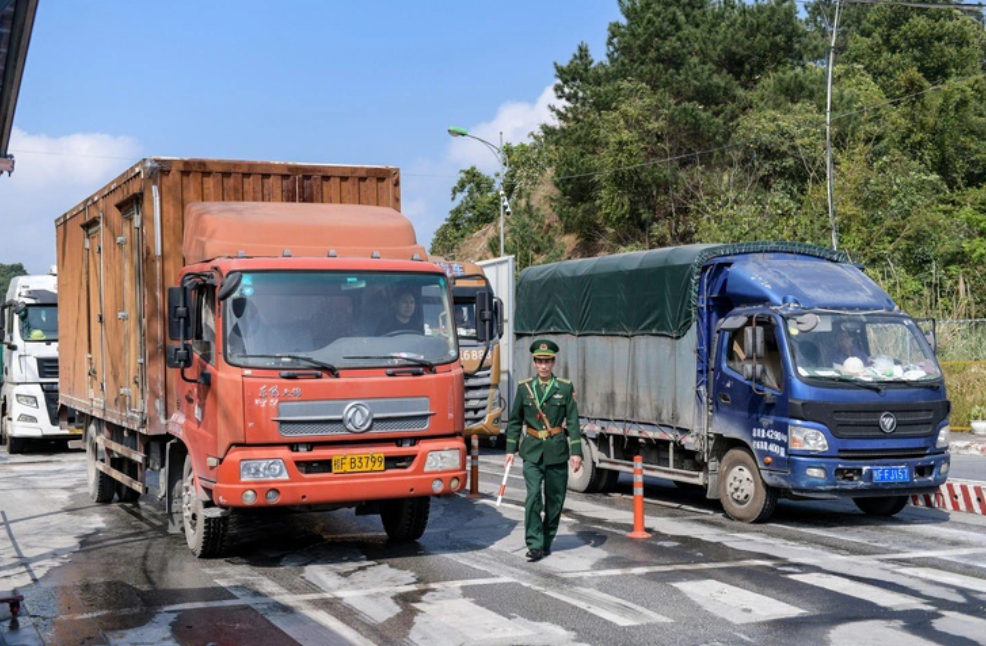 由于越南货物进口量的增加，中国延长通关时间