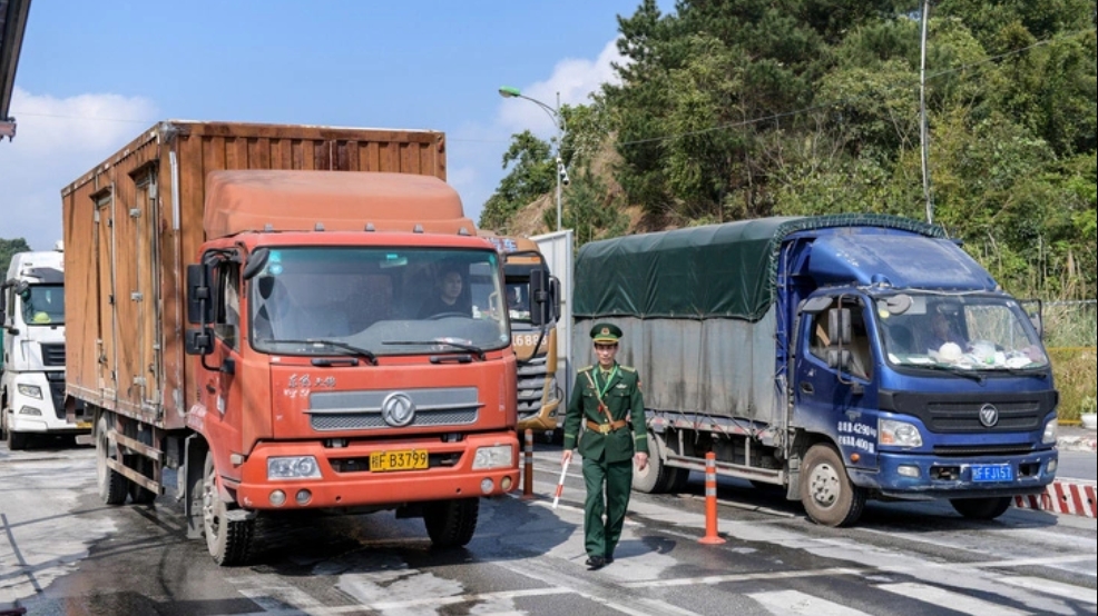 由于越南货物进口量的增加，中国延长通关时间