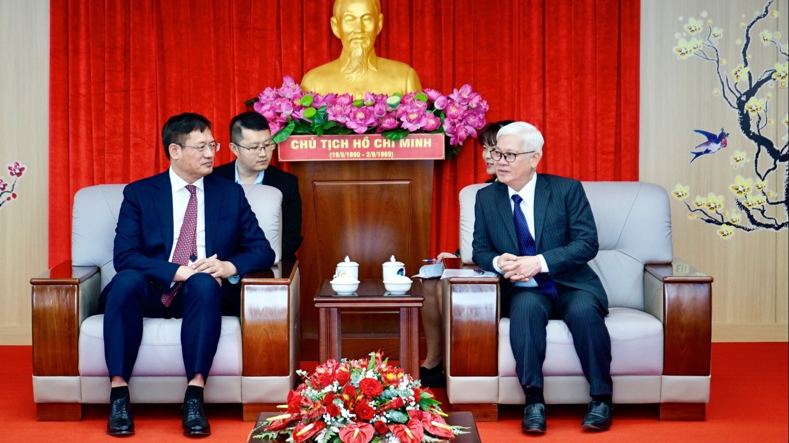 越南平阳省领导接见中国驻越南胡志明市总领事