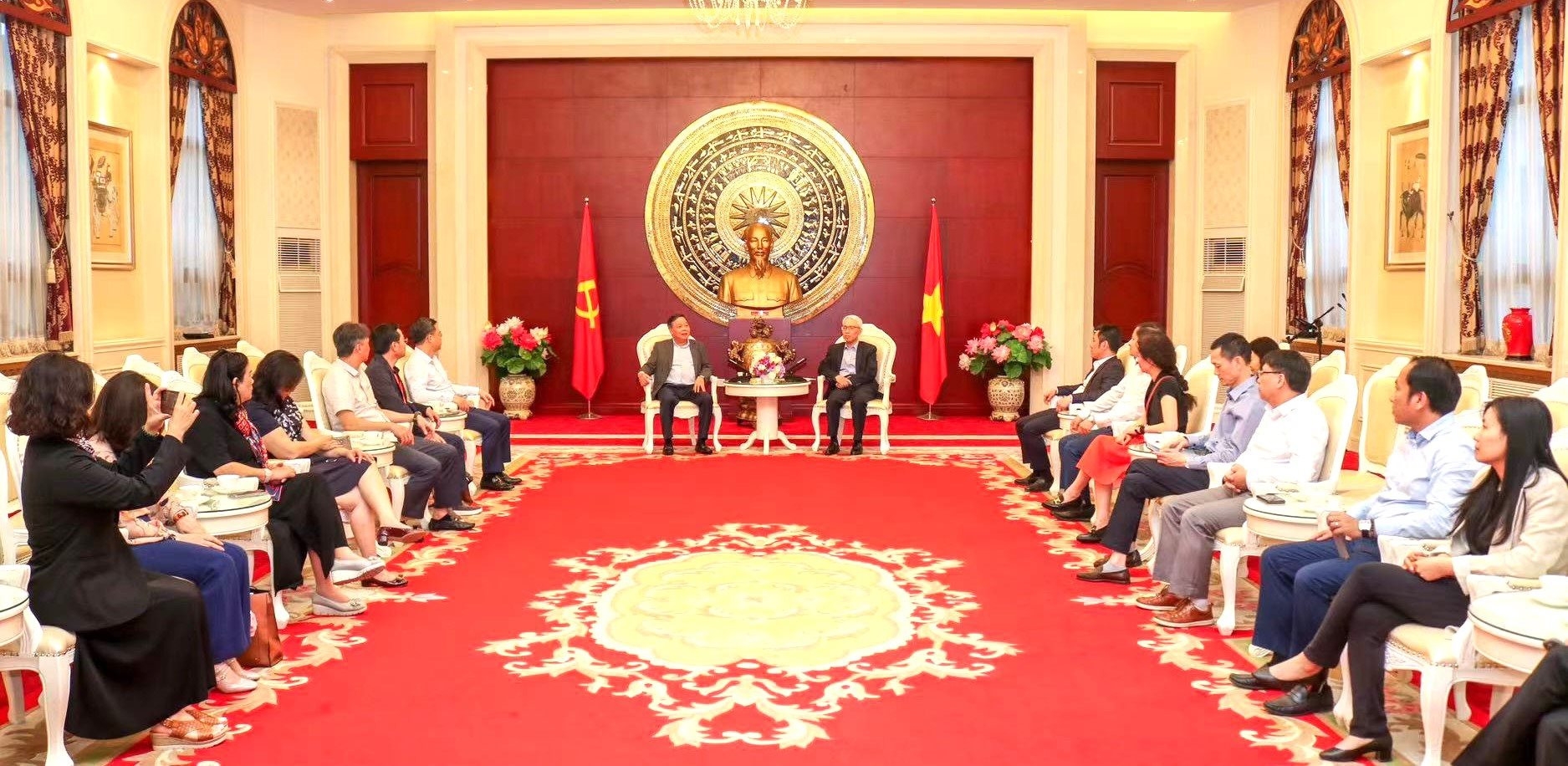 推动河内和北京关系成为越中地方合作的典范