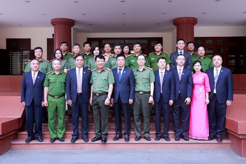 中国天津市公安局代表团对越南海防市公安局进行工作访问