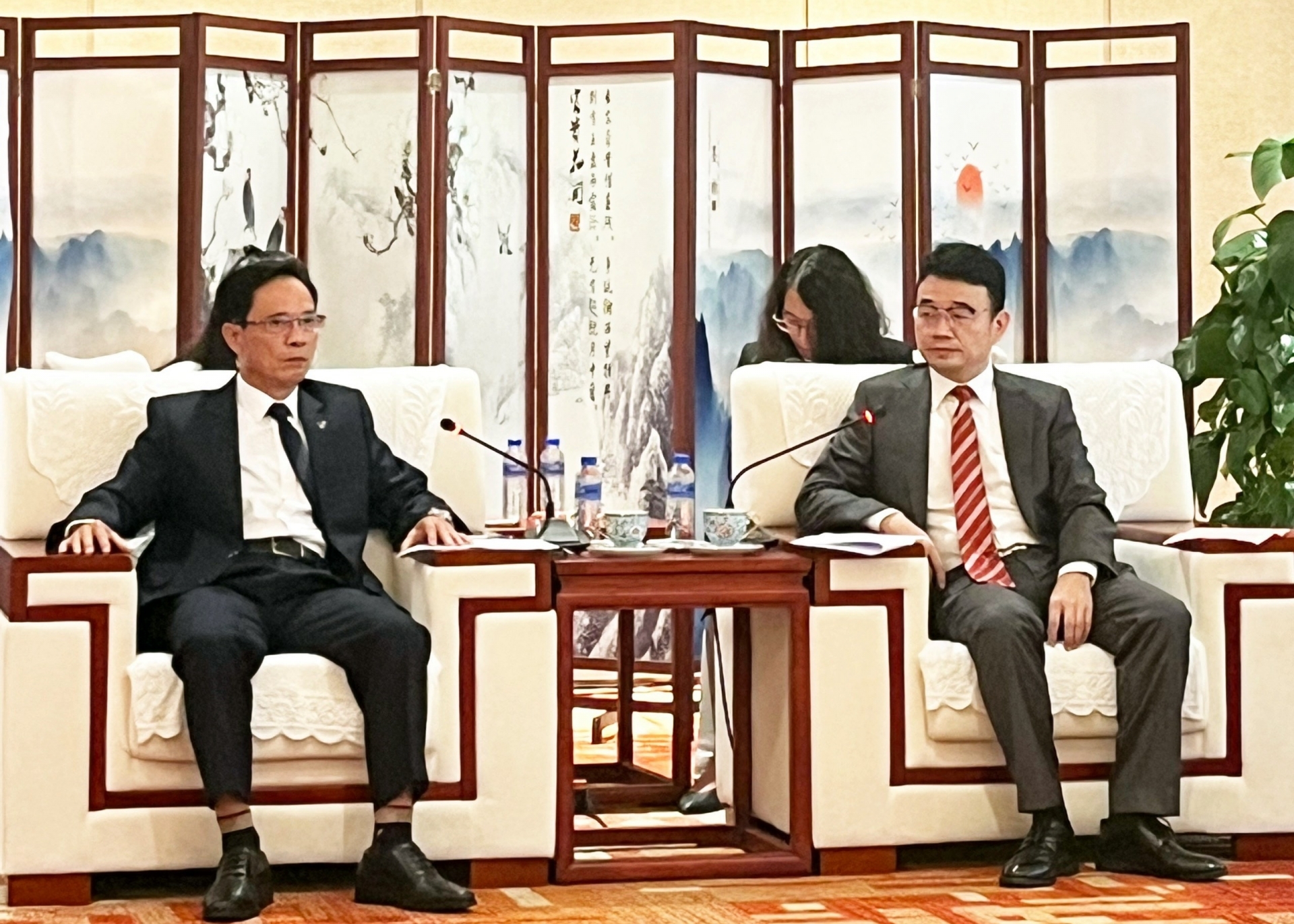 越南高平省友好组织联合会对中国广西百色市和崇左市进行工作访问