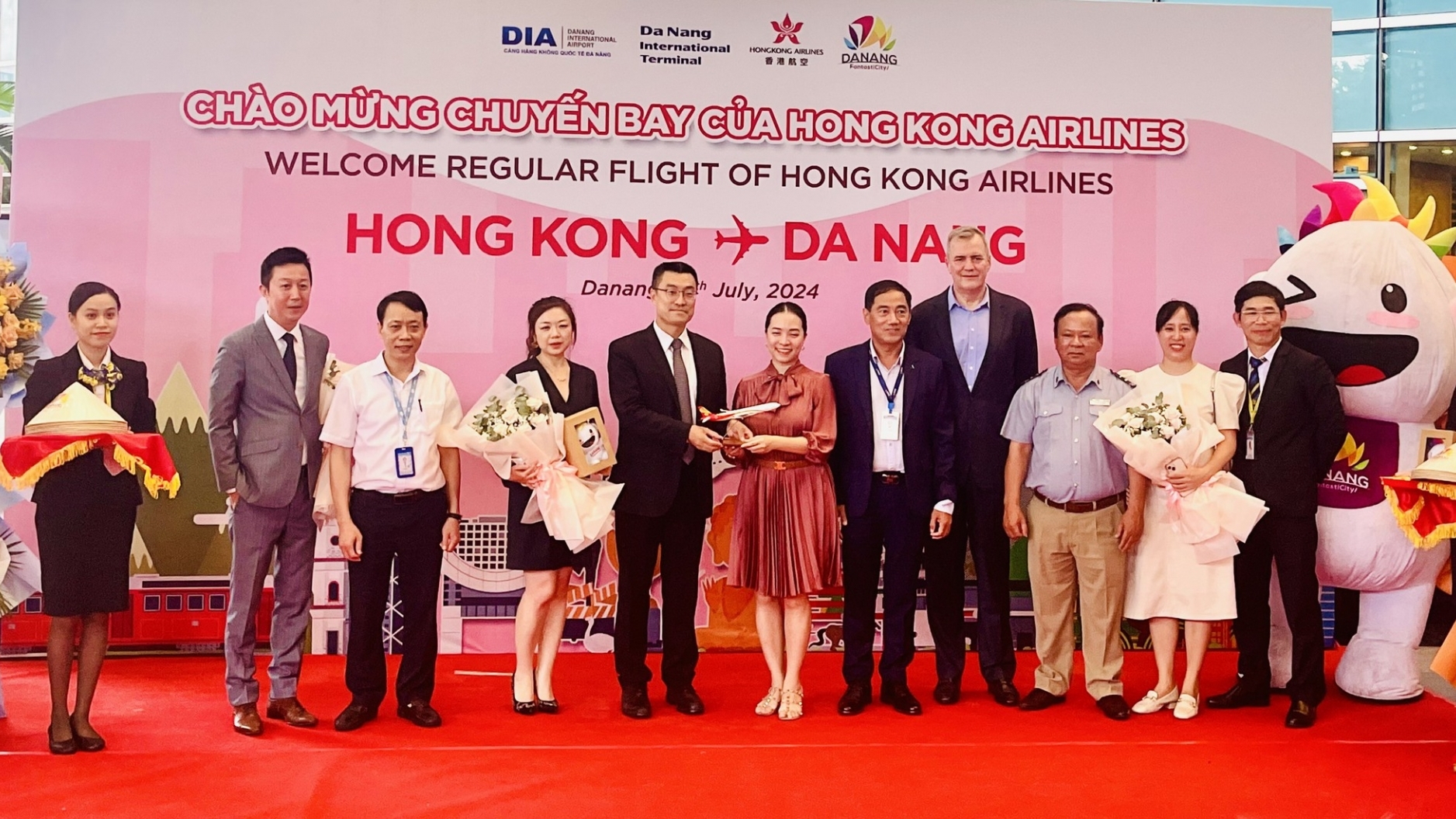中国香港至岘港直航新航线开通，旅游业迎新机遇