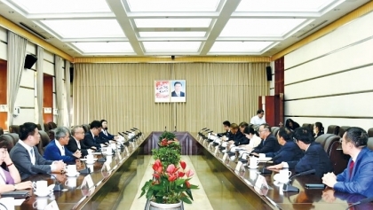 越南国会代表团访问中国西藏自治区