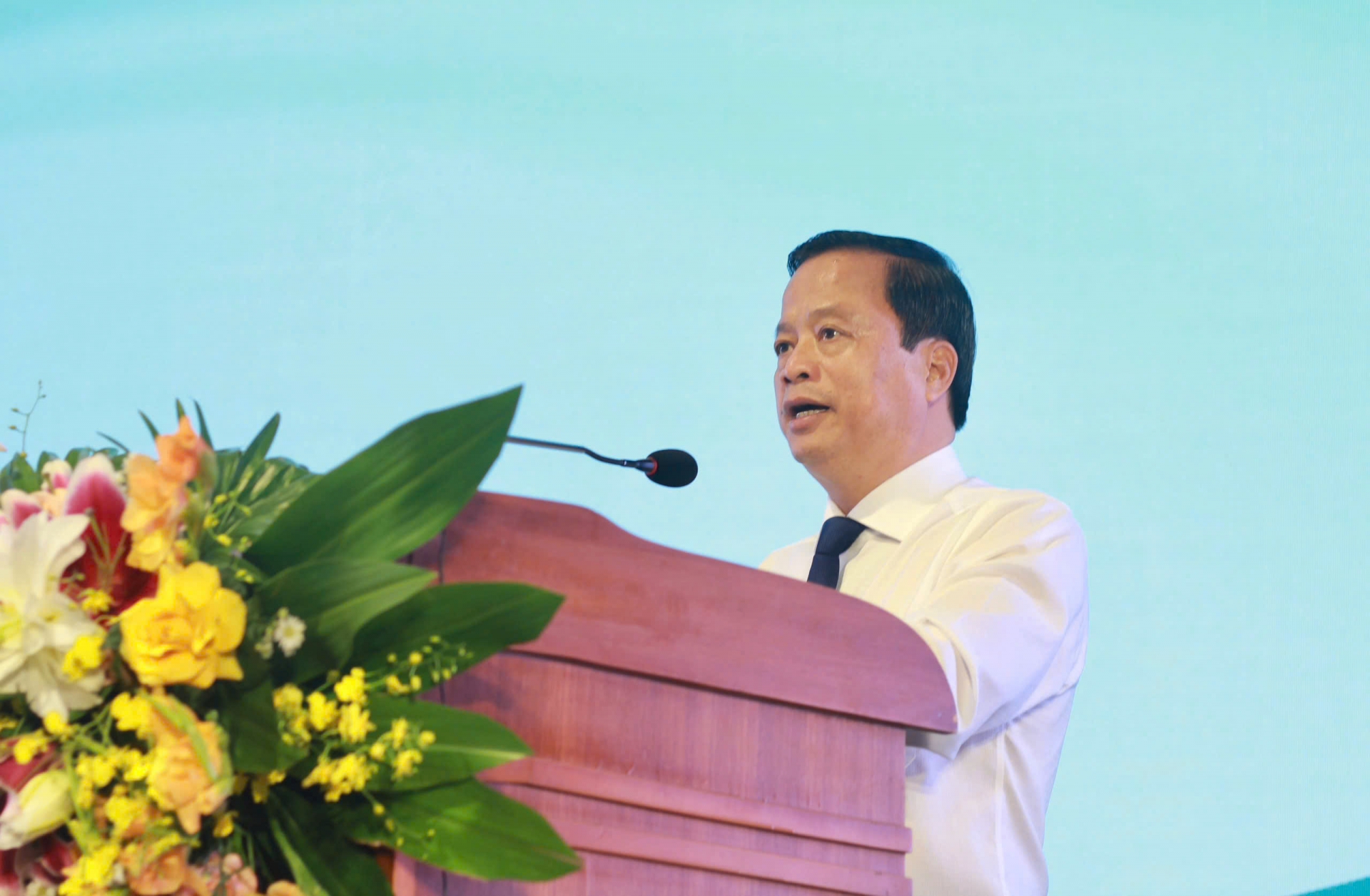 省人民委员会常务副主席阮俊清同志在开幕致辞