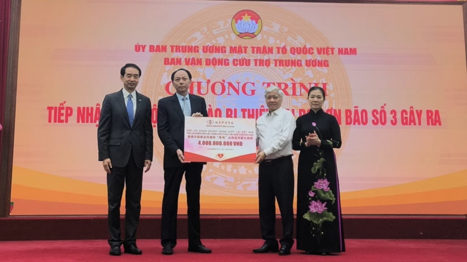中国企业积极捐助越南灾区