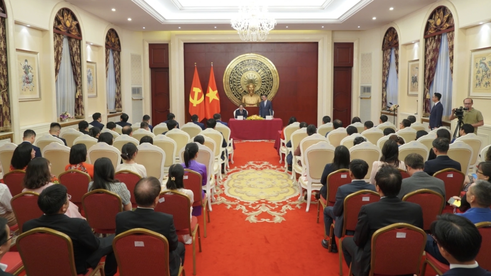 侨胞是'民间大使'，为培育越中关系做出贡献