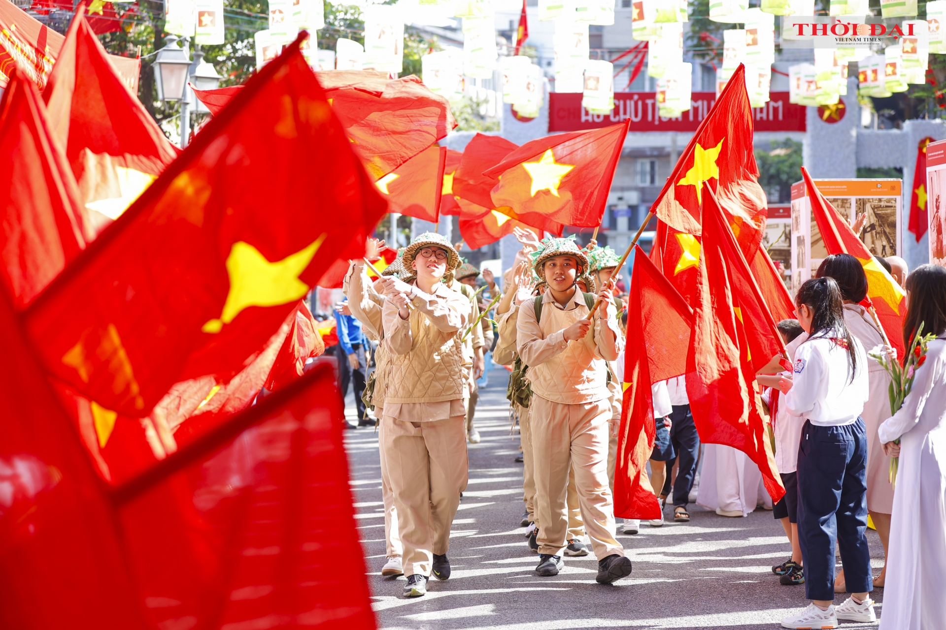 河内彩旗招展，共贺首都解放七十载盛典