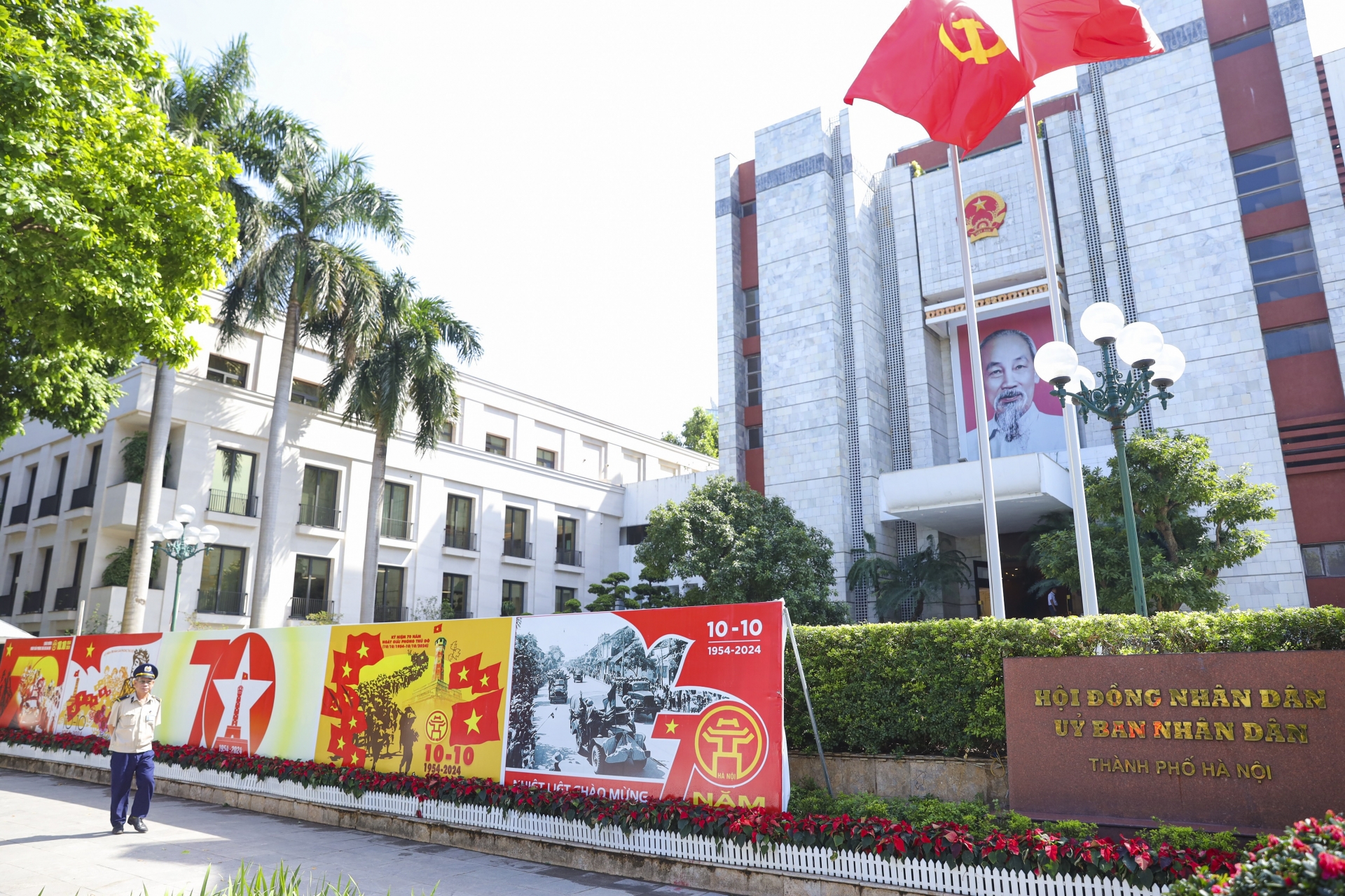 河内彩旗招展,共贺首都解放七十载盛典 河内彩旗招展,共贺首都解放七十载盛典