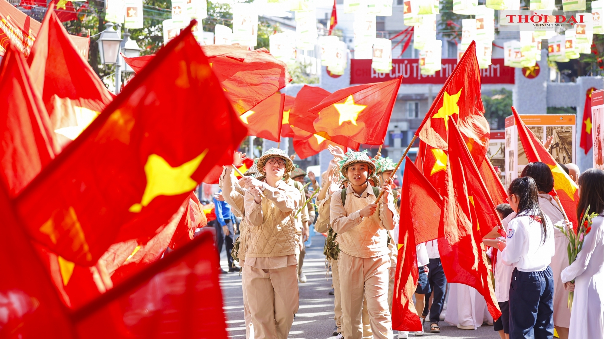 河内彩旗招展，共贺首都解放七十载盛典