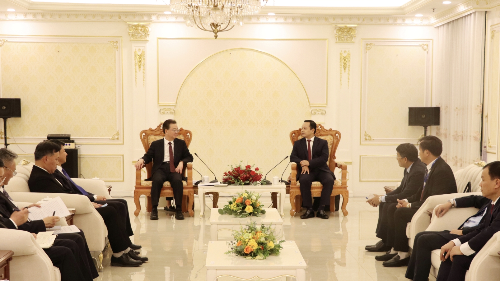 奠边省委书记会见云南省委书记 共商口岸经济与人才培养