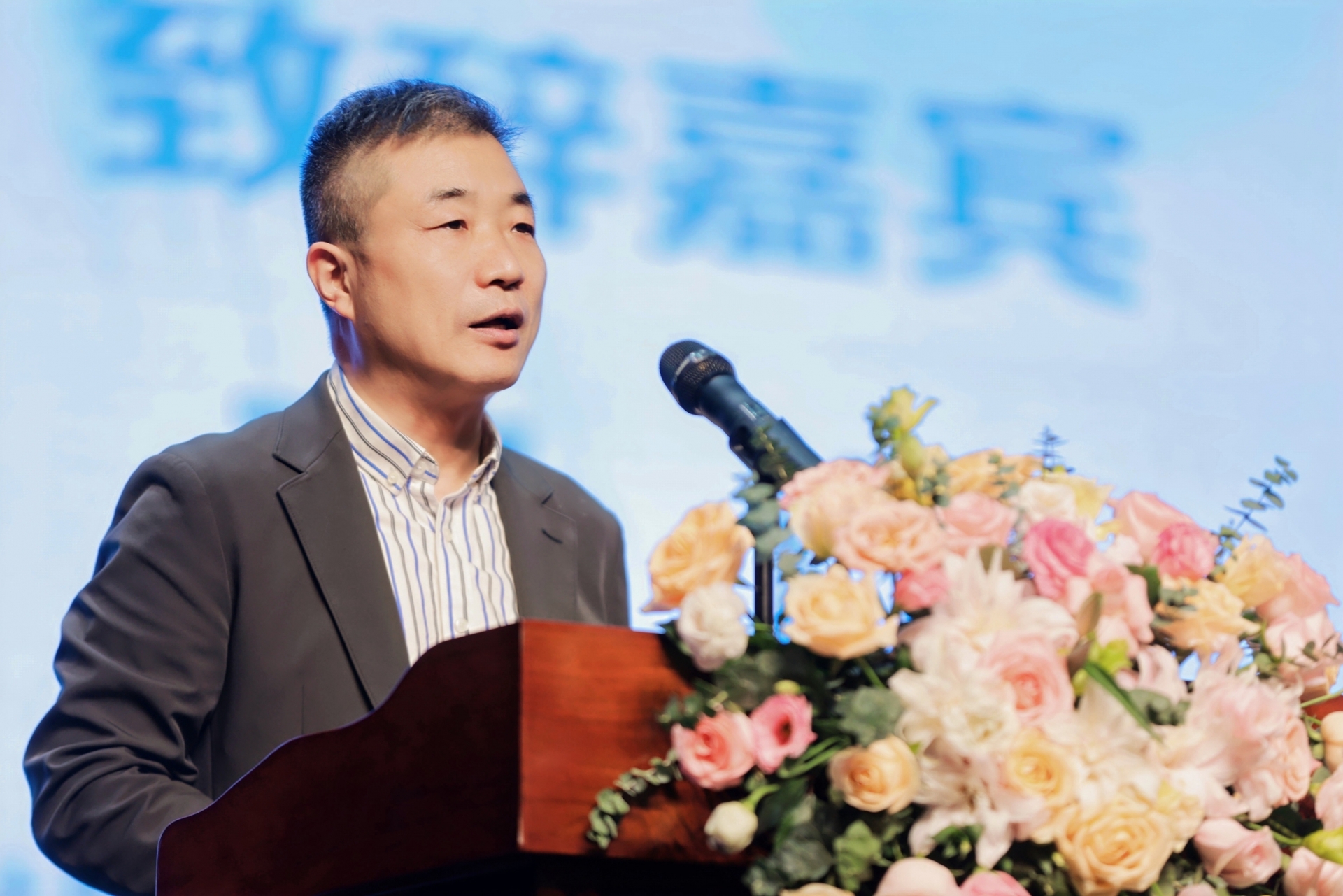 红色信仰领航 绿色青春飞扬:中外青年马克思主义对话会推动跨文化理解与青年合作 红色信仰领航 绿色青春飞扬:中外青年马克思主义对话会推动跨文化理解与青年合作