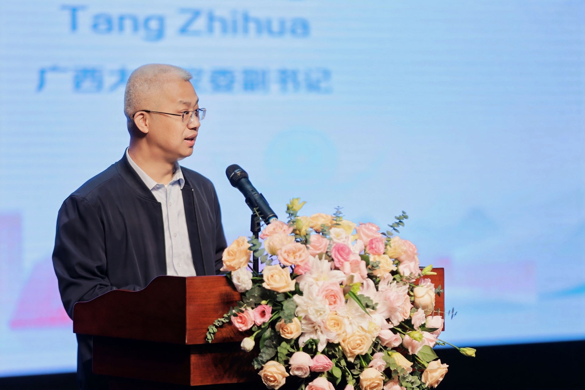 红色信仰领航 绿色青春飞扬:中外青年马克思主义对话会推动跨文化理解与青年合作 红色信仰领航 绿色青春飞扬:中外青年马克思主义对话会推动跨文化理解与青年合作