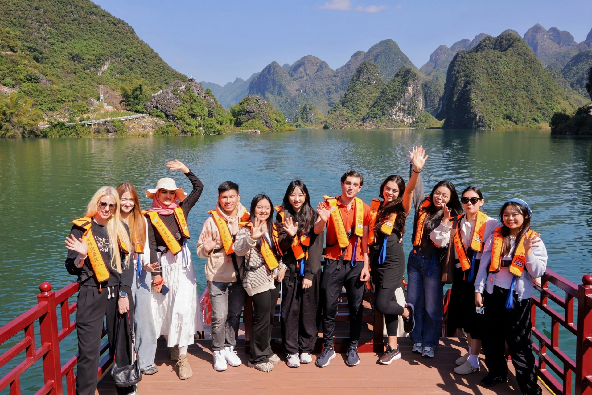 国际“Z世代”百色行,解锁广西文旅新活力 国际“Z世代”百色行,解锁广西文旅新活力