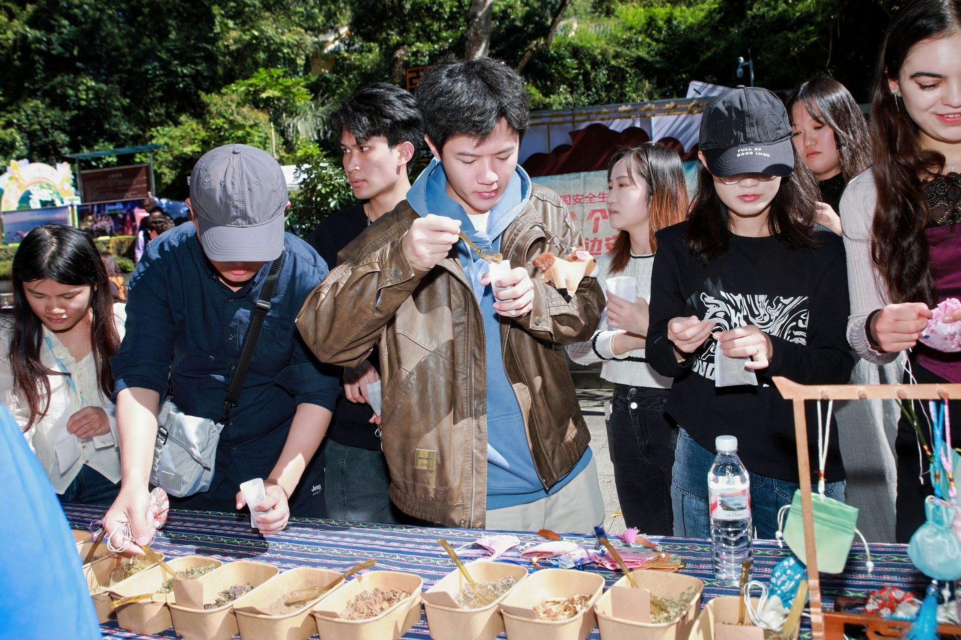 国际“Z世代”百色行,解锁广西文旅新活力 国际“Z世代”百色行,解锁广西文旅新活力