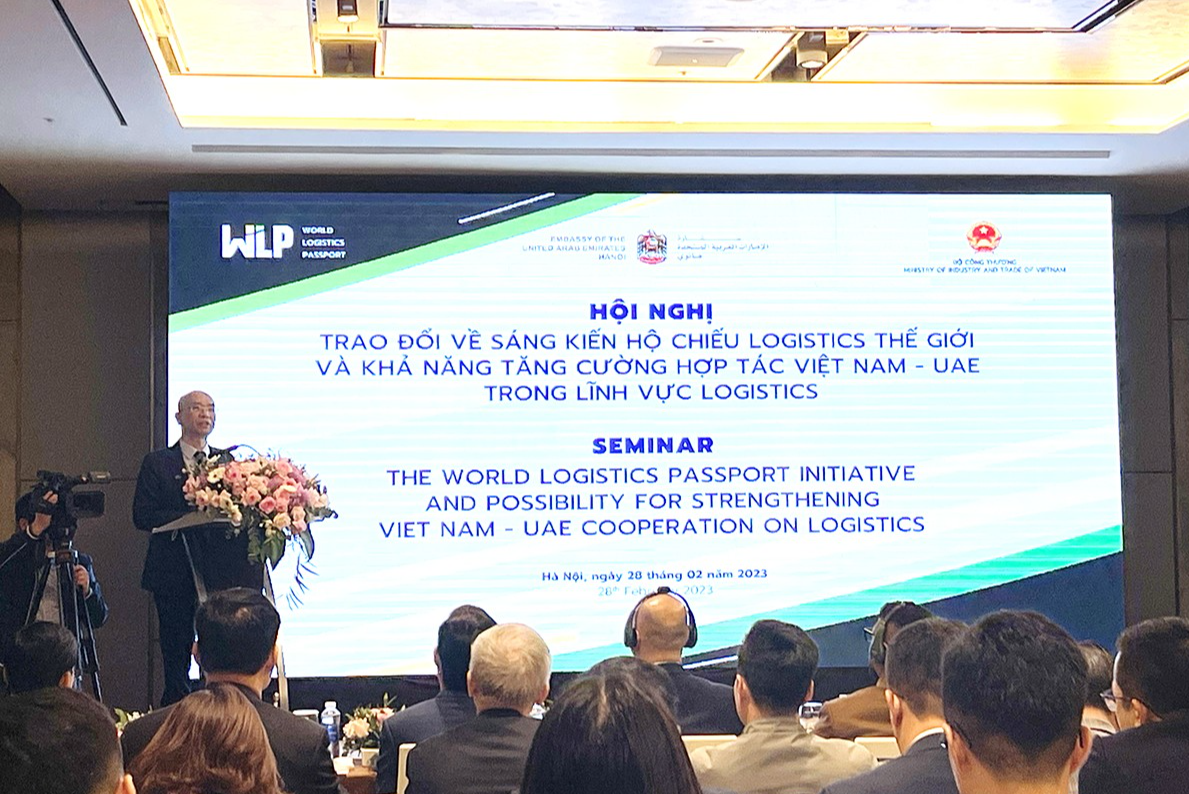 越南工贸部进出口局副局长陈青海发表讲话。
