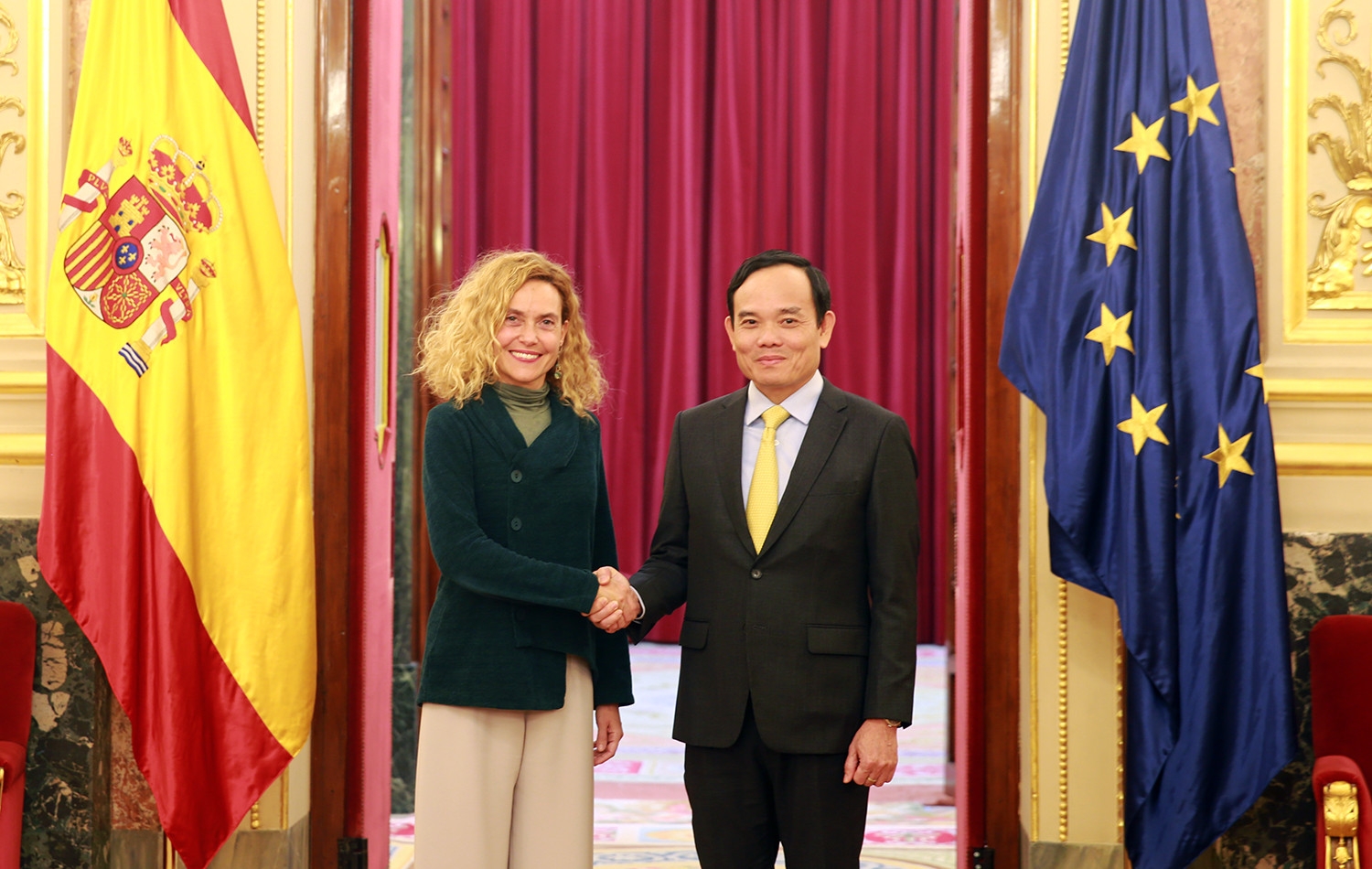 越南政府副总理陈流光会见西班牙众议院议长梅里特塞尔·巴特。