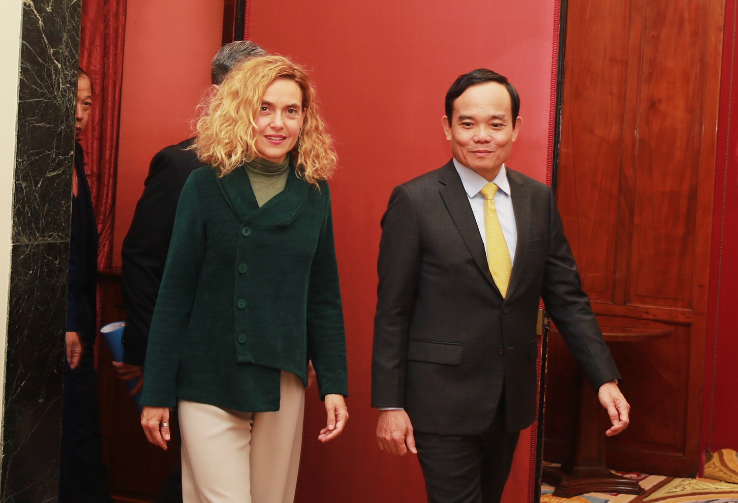 越南政府副总理陈流光会见西班牙众议院议长梅里特塞尔·巴特。