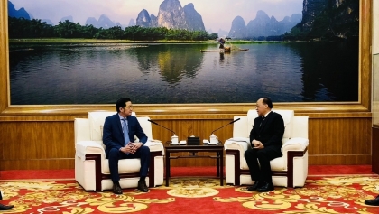加强越南与中国广西省在教育、卫生与民间外交等方面的合作