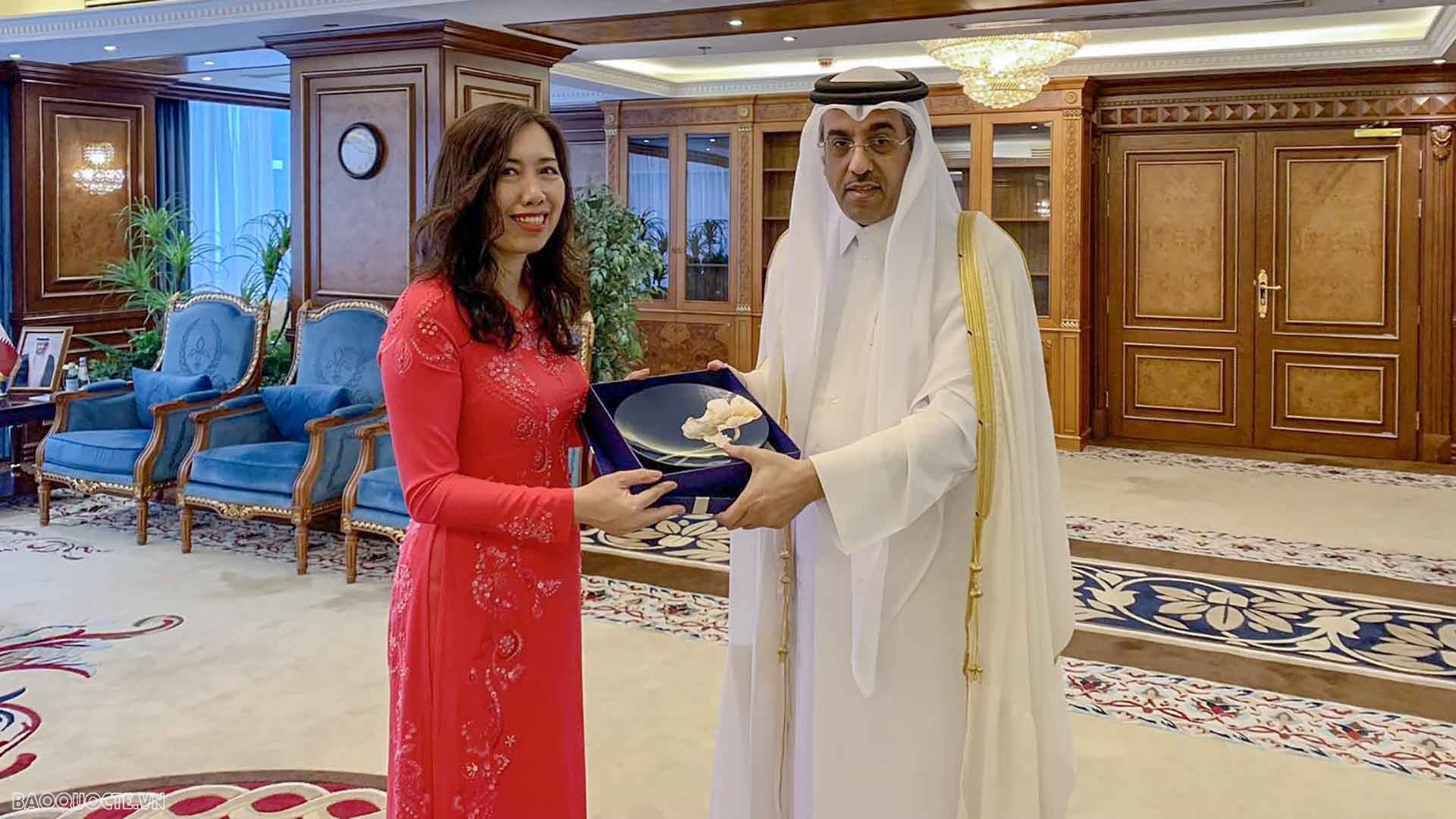 越南外交部副部长黎氏秋姮拜访了卡塔尔劳工部长阿里·本·赛义德·本·斯迈赫·马里。