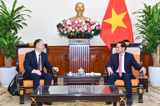 越南外交部部长裴青山在外交部总部会见了中国外交部部长助理农融。