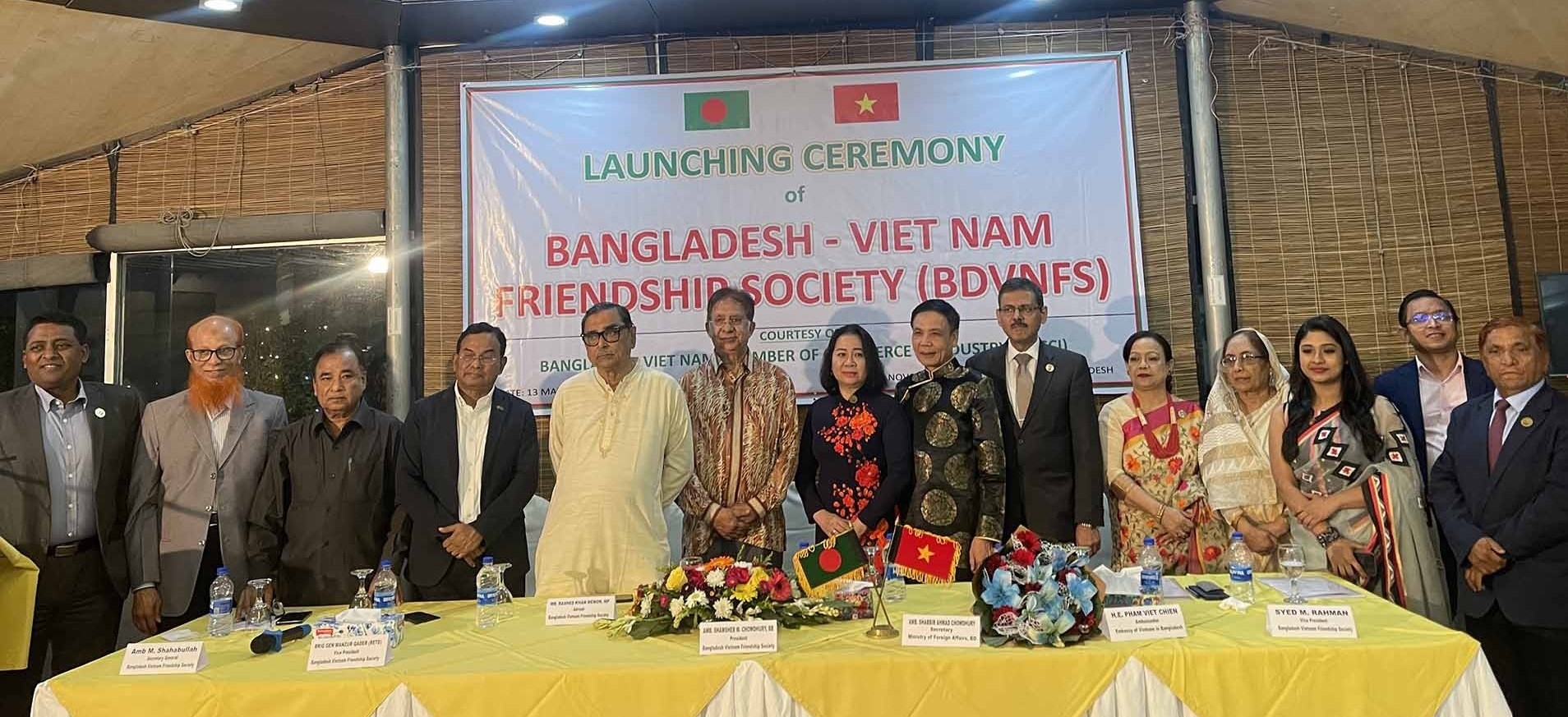 在越南驻孟加拉国大使馆的陪伴和对接下，3月13日，孟越友好协会正式成立。