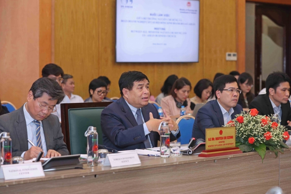 越南计划与投资部部长阮志勇在河内会见美国-东盟商务理事会（USABC）高级企业代表团。