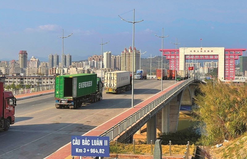 越南通过两个陆路口岸从中国广西省进口粮食。